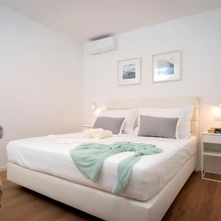 Blue Lagoon House Апартаменты