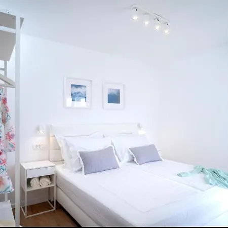 Blue Lagoon House Апартаменты Хвар